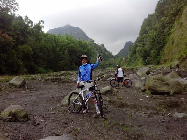 Di Sungai Boyong (Photo by: dr. Hendro) Di Sungai Boyong (Photo by: dr. Hendro)